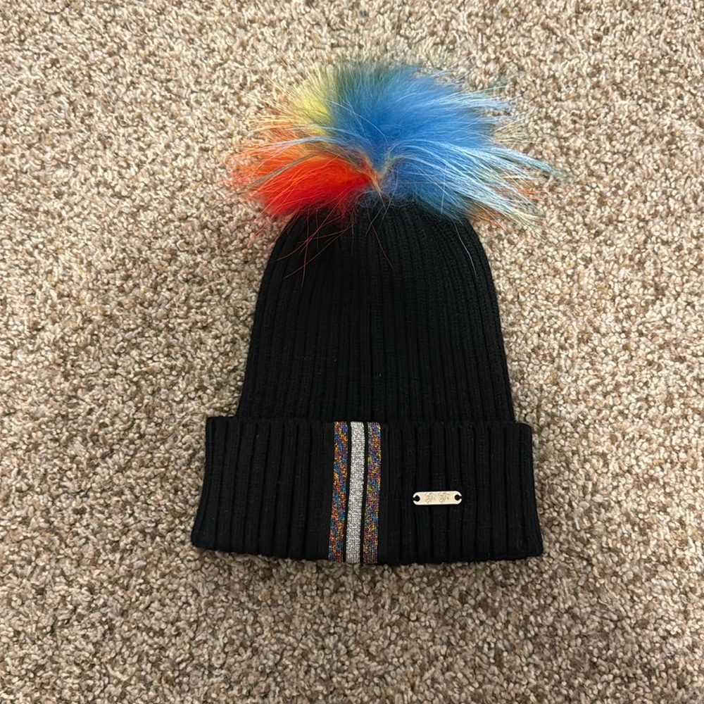 GiGi kids beenie hat never worn